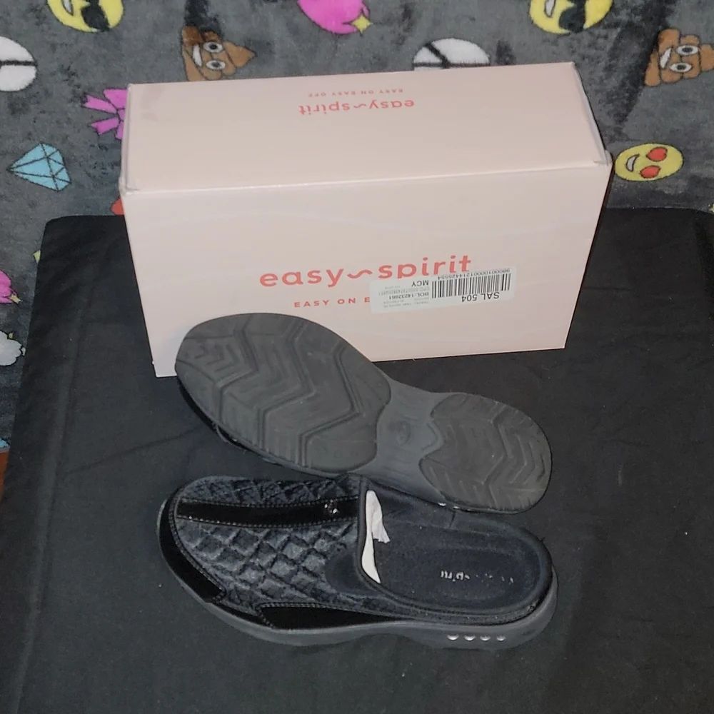 Easy Spirit Slip ons - Picture 3 of 4